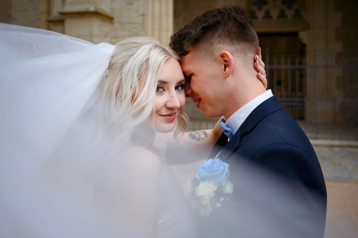 Lucka a Maty tváří v tvář pod závojem